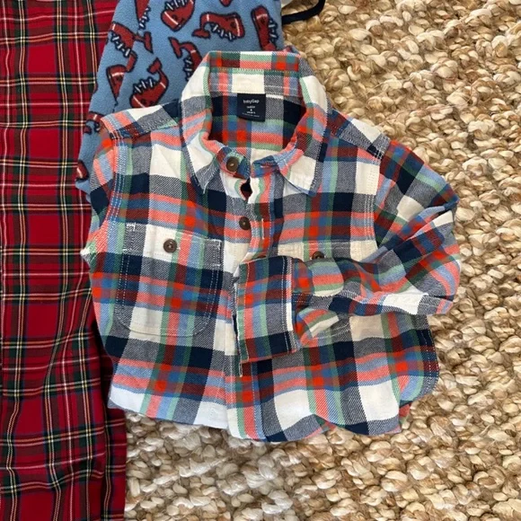 Lots of boy clothes size 4 - Picture 2 of 8